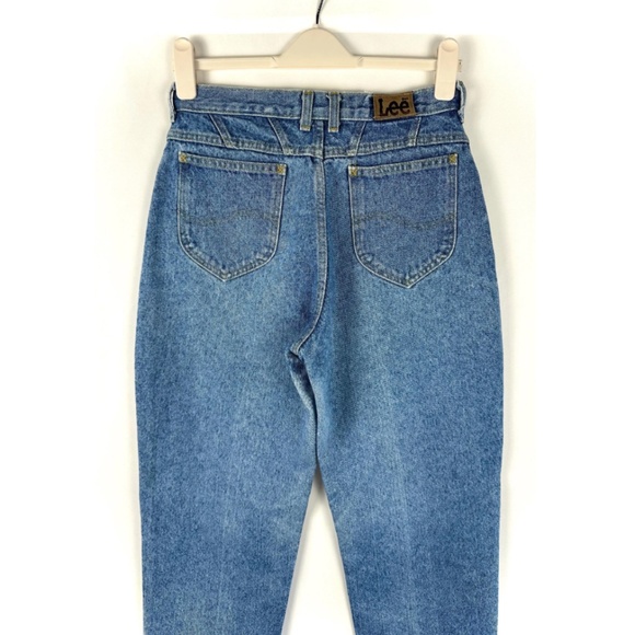 Vintage Lee High Rise Blue Jeans in a Light Blue Stone Wash • Ankle Cut • Small - Picture 2 of 9